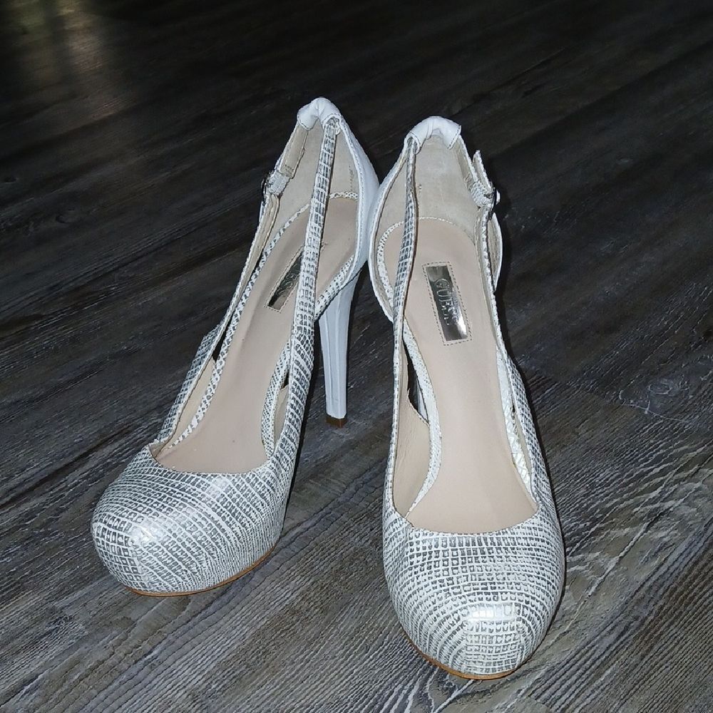 Guess Jacoba Platform High Heel 4.5"   classy elegant Pump Size 7.5  EUC